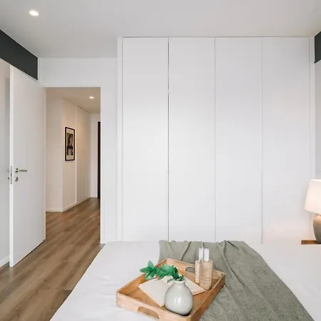 Pampa - 1 Bedroom And Parking In Avenidas Novas * ליסבון